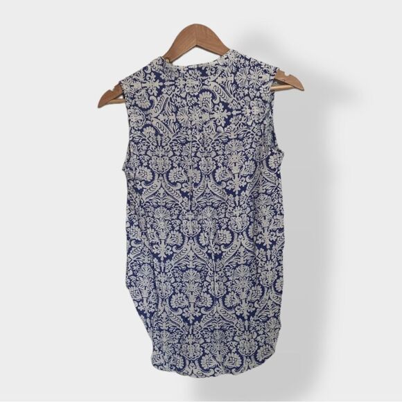 Blue and White Printed Sleeveless Blouse - Picture 2 of 4